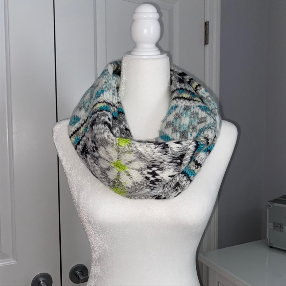 Aeropostale Knitted Infinity Scarf - Picture 1 of 3